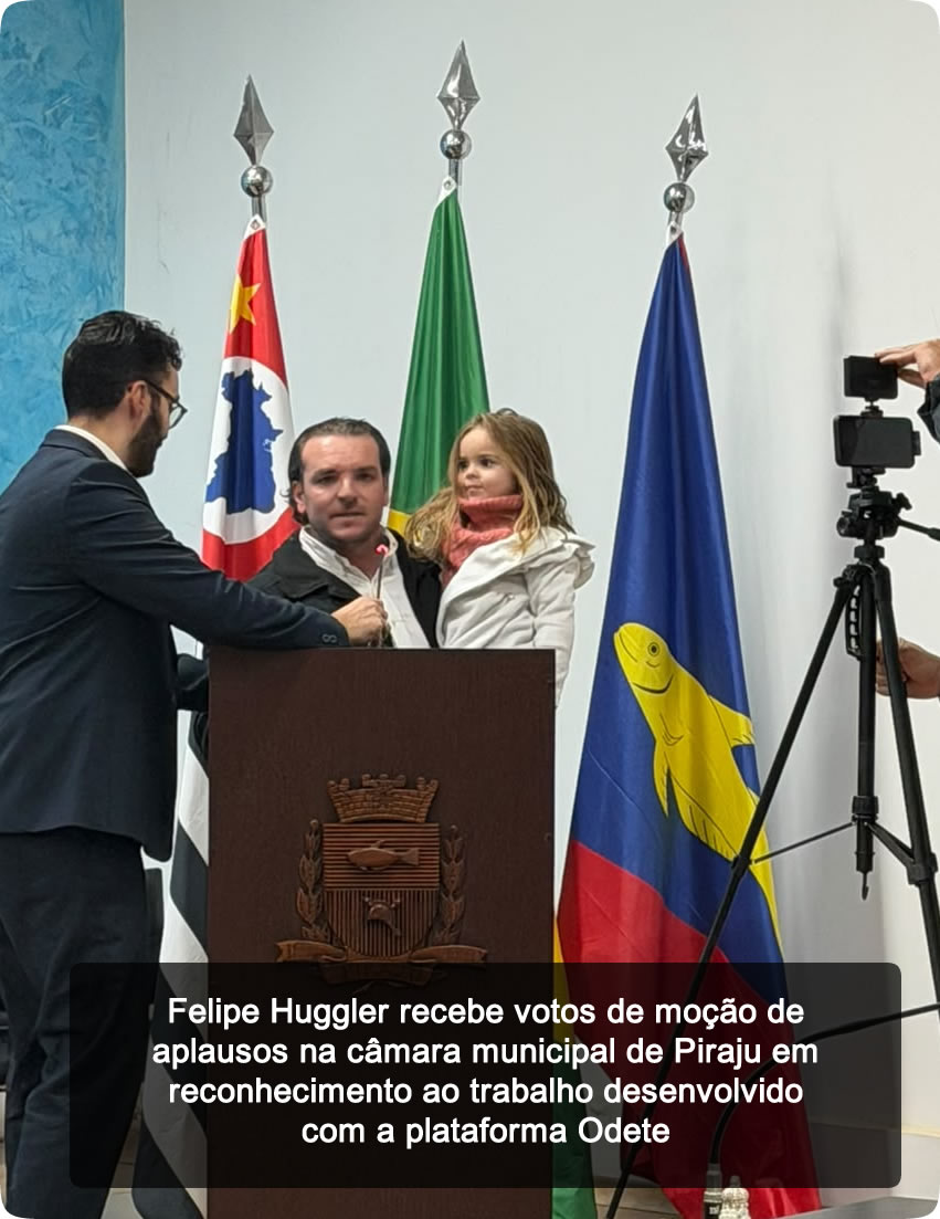 Felipe Huggler recebe Moção de aplausos